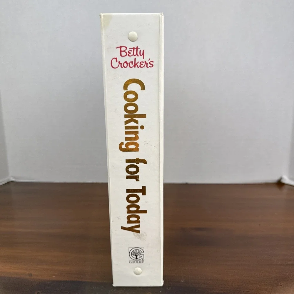 Vintage 1992 Betty Crocker's Cooking For Today Cookbook 3-Ring Binder‎